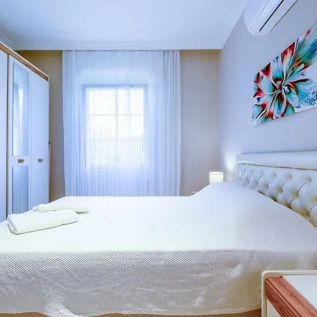 빌라 Villa Turiya 말마리스